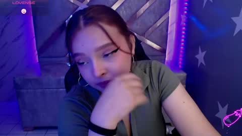 Snapshot of mia_foster_t chatting on May 2026 04:04:02 PM Mia online show from May 2026 04:04:02 PM