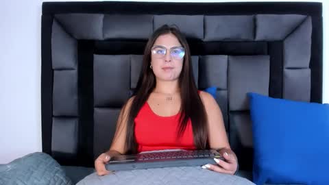 mia fox online show from September 2025 12:18:01 PM