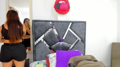 mia fox online show from November 2025 12:05:02 PM