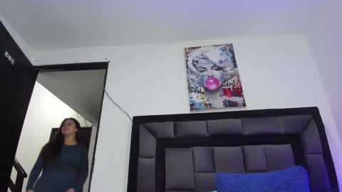 mia fox online show from February 2026 12:09:01 AM