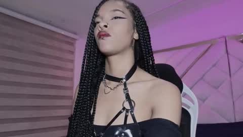 Mia online show from March 2026 03:13:01 AM