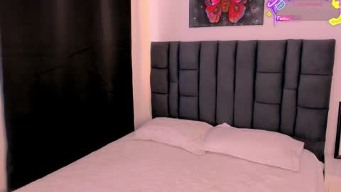 Mia online show from March 2026 02:12:02 PM