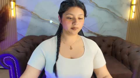Mia online show from September 2025 08:01:02 PM