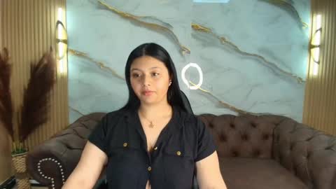 Mia online show from September 2025 01:05:02 PM