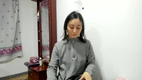 mia kaneee online show from December 2024 10:13:02 PM