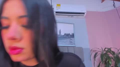 Mia online show from December 2025 10:17:02 PM