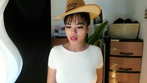 Snapshot of mia_lover9 chatting on July 2026 01:35:02 PM M I A online show from July 2026 01:35:02 PM