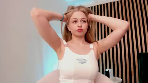 Mia here Appreciate your support online show from February 2025 02:25:01 PM