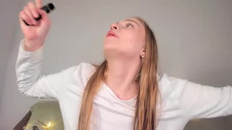 Mia here Appreciate your support online show from March 2026 10:28:01 PM