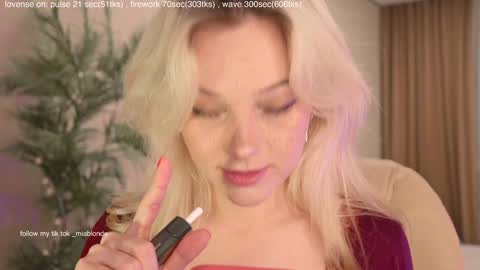 mia_milagros online show from November 2025 04:36:01 PM