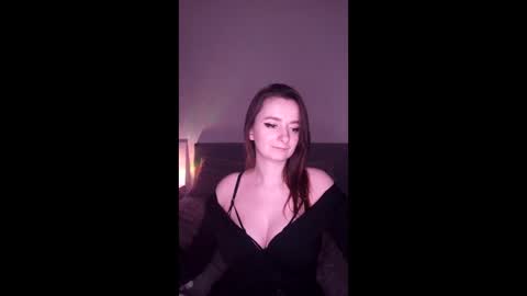 Mia online show from January 2026 01:41:02 AM