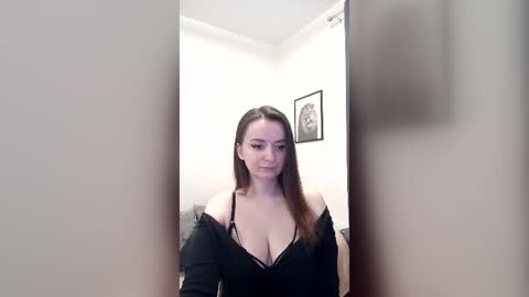 Snapshot of mia_muuur chatting on June 2026 10:21:02 PM Mia online show from June 2026 10:21:02 PM