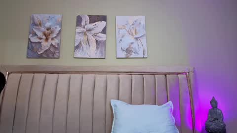 Mia online show from April 2026 11:37:01 AM