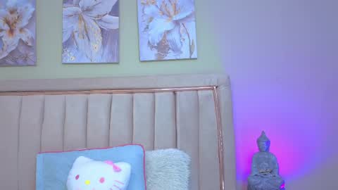 Mia online show from June 2026 12:11:01 PM