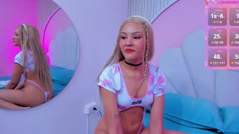 Snapshot of mia_poppy chatting on April 2026 03:20:01 AM Yessica online show from April 2026 03:20:01 AM