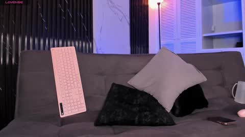 Snapshot of mia_ravenn chatting on December 2024 03:58:01 AM Mia online show from December 2024 03:58:01 AM