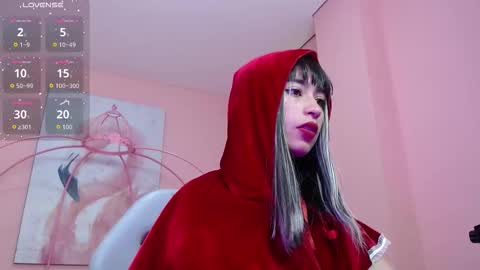 Mia  online show from December 2025 01:18:01 PM