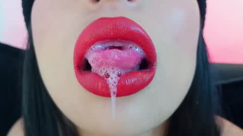 Mia online show from April 2026 08:06:02 PM