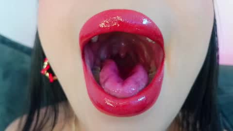 Snapshot of mia_roux1 chatting on April 2026 09:27:01 PM Mia online show from April 2026 09:27:01 PM