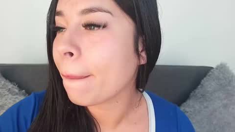 Mia Roux online show from September 2025 02:50:01 PM