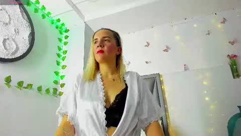 Snapshot of mia_salome23 chatting on June 2026 01:53:02 PM mia_salome23 online show from June 2026 01:53:02 PM