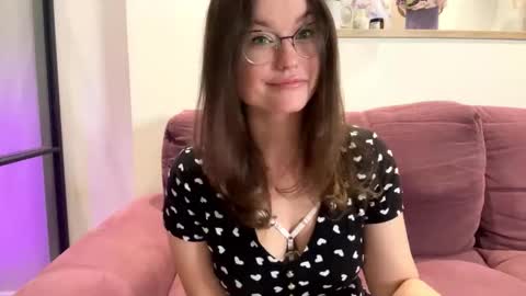 Mia online show from September 2025 04:05:02 AM