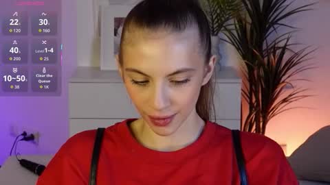 Mia online show from November 2025 06:13:01 AM