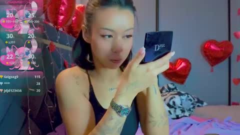 Snapshot of mia_sirenia chatting on February 2025 12:39:02 PM Mia online show from February 2025 12:39:02 PM