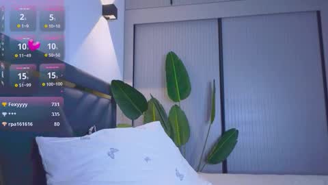 Mia online show from October 2025 05:47:01 PM