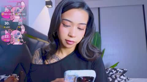 Mia online show from November 2025 03:34:02 PM