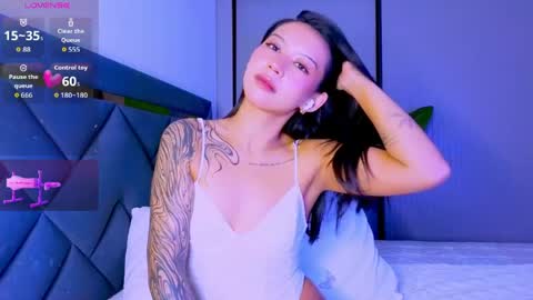 Snapshot of mia_sirenia chatting on May 2026 04:44:02 PM Mia online show from May 2026 04:44:02 PM