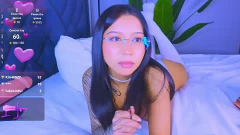 Snapshot of mia_sirenia chatting on May 2026 09:00:02 PM Mia online show from May 2026 09:00:02 PM