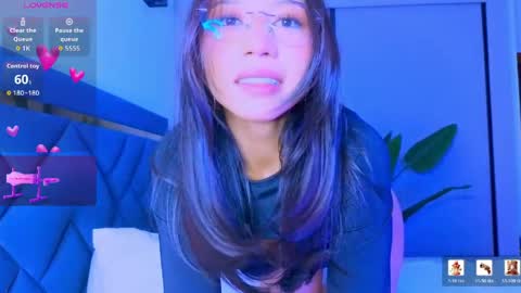 Snapshot of mia_sirenia chatting on May 2026 09:33:02 PM Mia online show from May 2026 09:33:02 PM