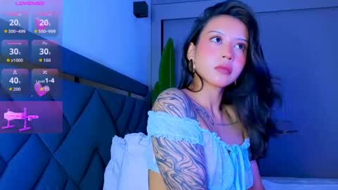 Snapshot of mia_sirenia chatting on May 2026 01:40:02 PM Mia online show from May 2026 01:40:02 PM