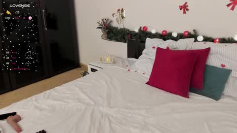 Mia online show from December 2025 08:21:02 AM