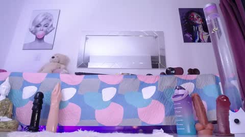 Mia  online show from January 2025 04:12:02 AM