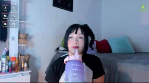 Mia  online show from November 2025 04:00:01 AM