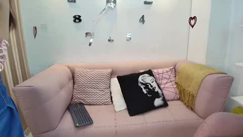 Mia online show from March 2025 08:14:02 PM