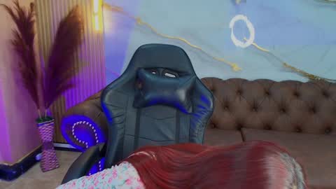 Mia online show from October 2025 01:18:01 PM