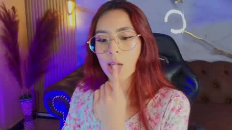 Mia online show from October 2025 01:54:01 PM