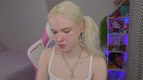 Mia online show from April 2026 03:23:01 AM