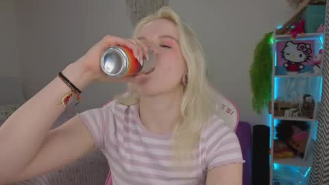 Mia online show from April 2026 03:35:02 AM