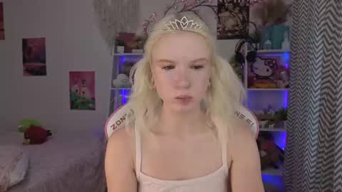 Snapshot of mia_waterlily chatting on June 2026 03:12:02 AM Mia online show from June 2026 03:12:02 AM