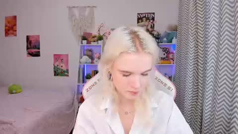 Snapshot of mia_waterlily chatting on July 2026 03:11:01 AM Mia online show from July 2026 03:11:01 AM