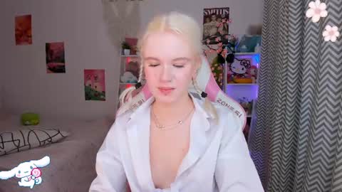 Snapshot of mia_waterlily chatting on July 2026 03:31:02 AM Mia online show from July 2026 03:31:02 AM