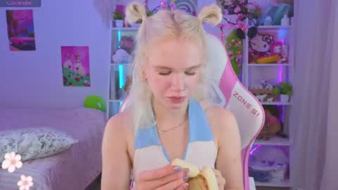 Snapshot of mia_waterlily chatting on July 2026 03:24:01 AM Mia online show from July 2026 03:24:01 AM