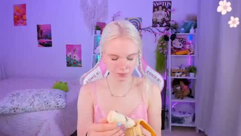 Snapshot of mia_waterlily chatting on July 2026 03:26:02 AM Mia online show from July 2026 03:26:02 AM