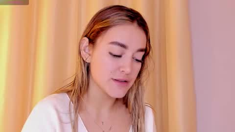 Mia White  online show from January 2026 01:02:01 PM