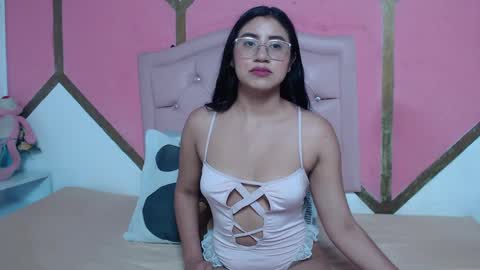 Mia online show from October 2025 11:21:01 AM