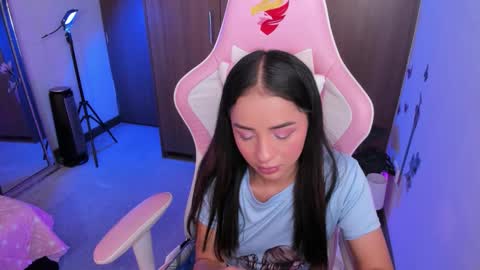 mia  nicolle online show from December 2025 12:08:01 AM